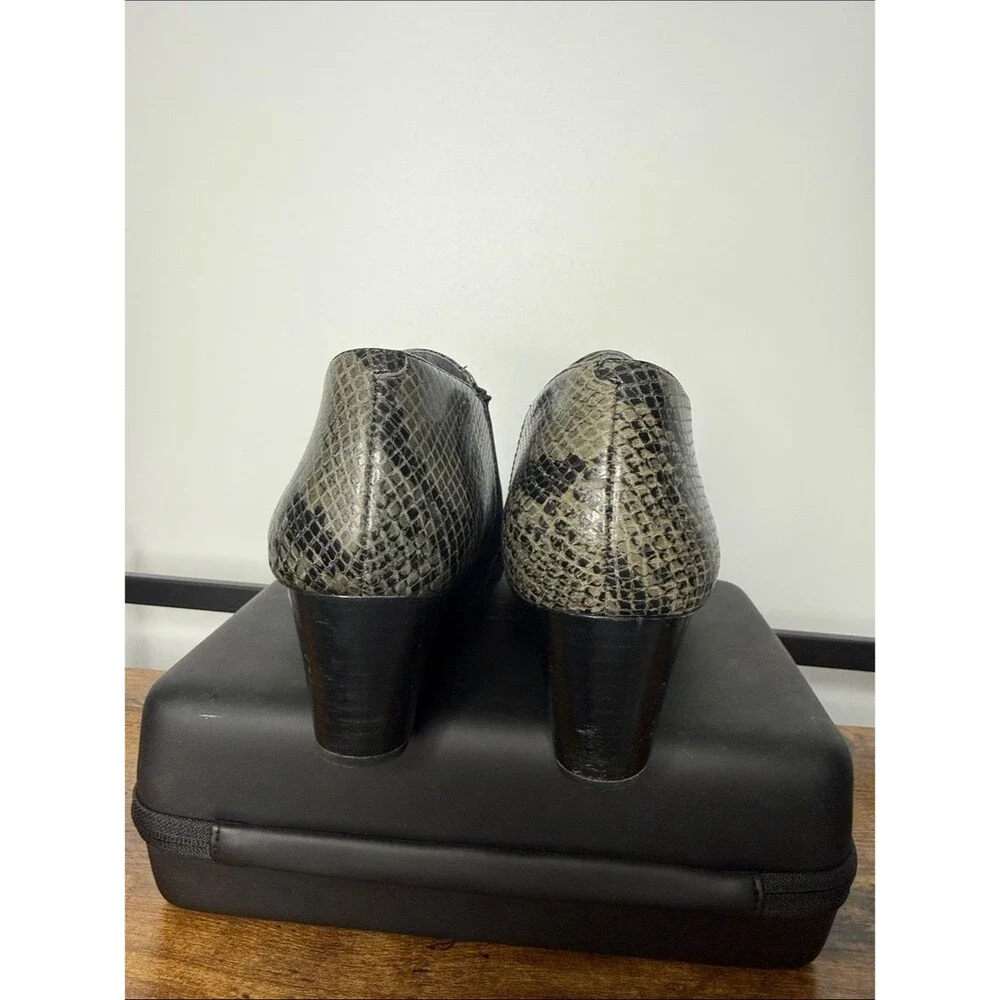 Vionic Stanton Wedge Slip-On Booties in Grey Snake Print Size 9